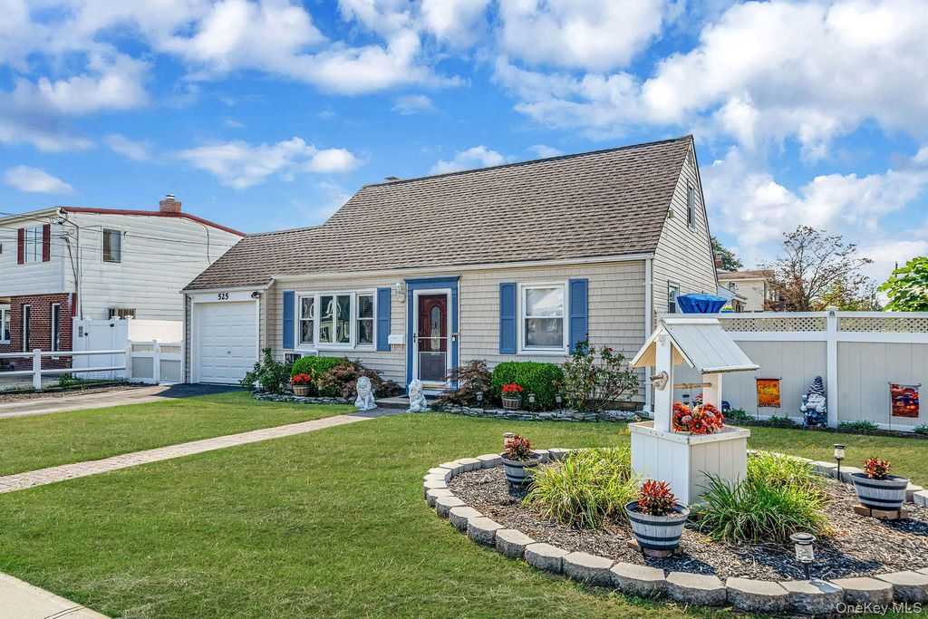 525 S Broadway, Lindenhurst, NY 11757