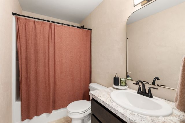 412 Herren Avenue, Winlock, WA 98596