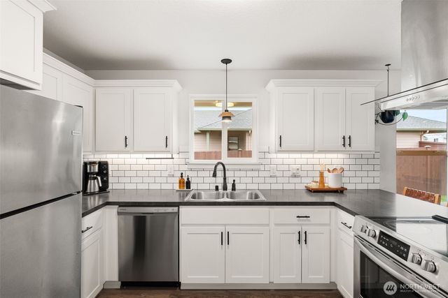 412 Herren Avenue, Winlock, WA 98596