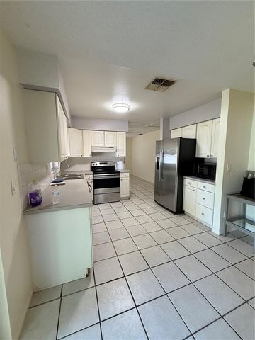 600 6TH AVENUE SE, Largo, FL 33771