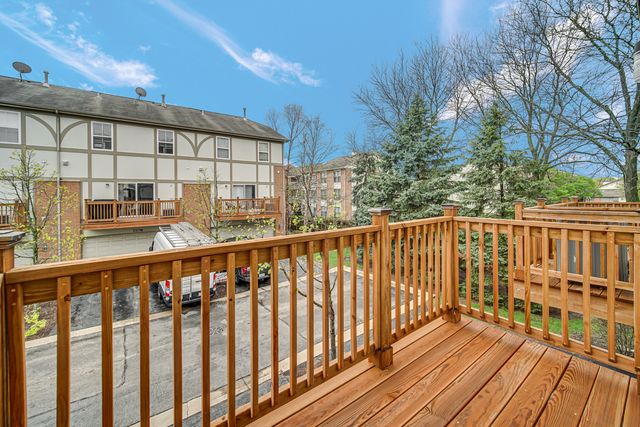 1114 N CLAREMONT Drive, Palatine, IL 60074