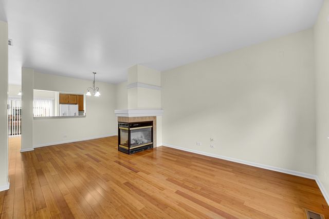 1114 N CLAREMONT Drive, Palatine, IL 60074