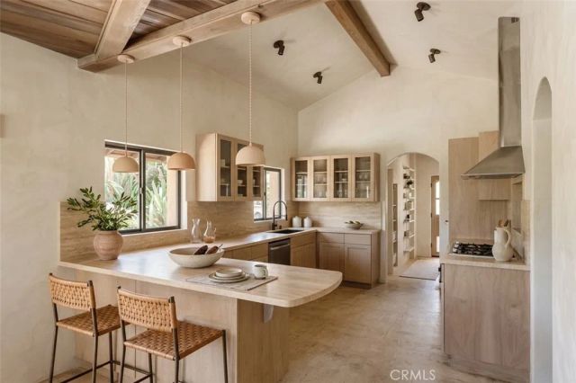 2 Chuckwagon, Rolling Hills, CA 90274