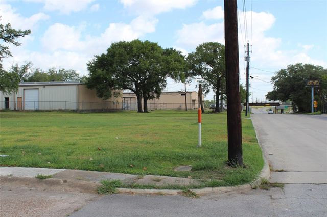 106 W Pitts Avenue, Pasadena, TX 77506