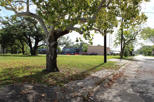 106 W Pitts Avenue, Pasadena, TX 77506