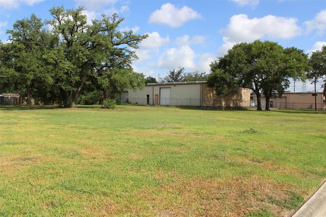106 W Pitts Avenue, Pasadena, TX 77506