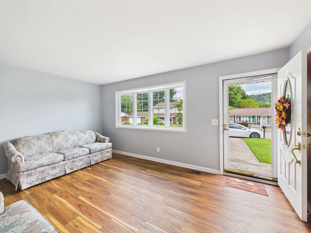 224 Nedra Dr, Barboursville, WV 25504