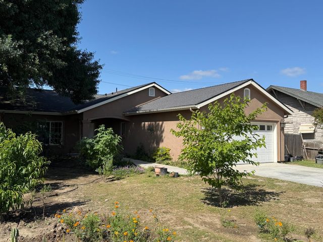 1707 Sylvia Street, Selma, CA 93662
