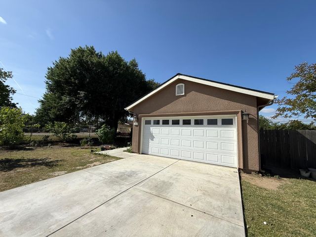 1707 Sylvia Street, Selma, CA 93662