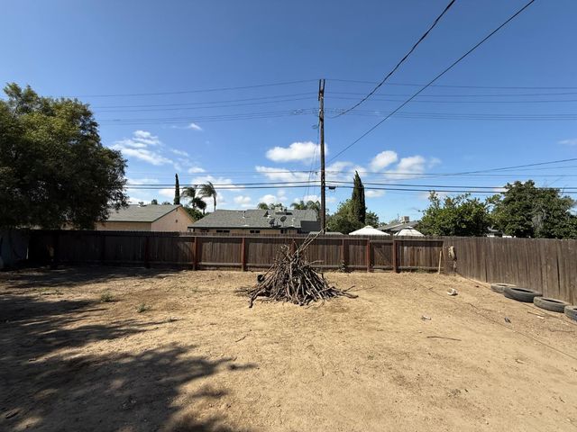 1707 Sylvia Street, Selma, CA 93662