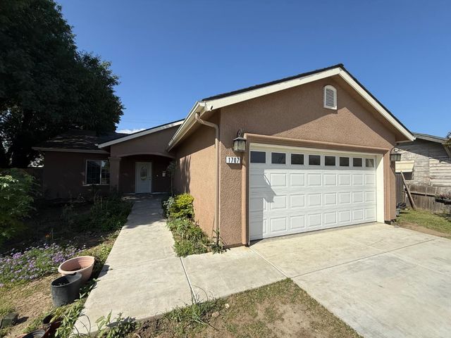 1707 Sylvia Street, Selma, CA 93662