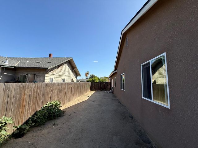 1707 Sylvia Street, Selma, CA 93662