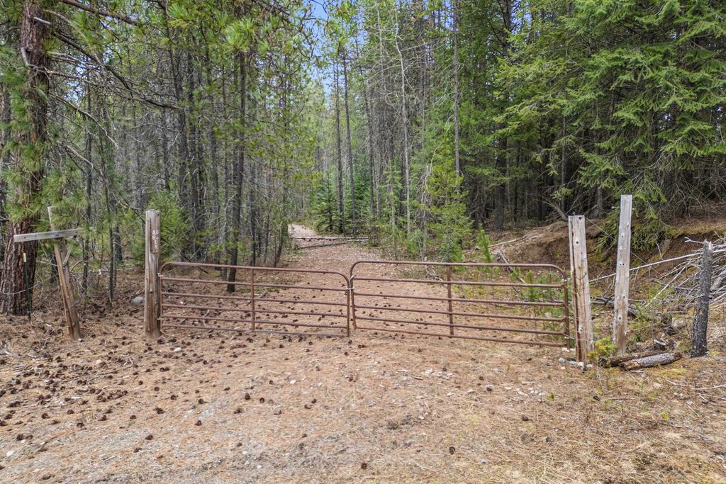 1901 Pines Rd, Newport, WA 99156