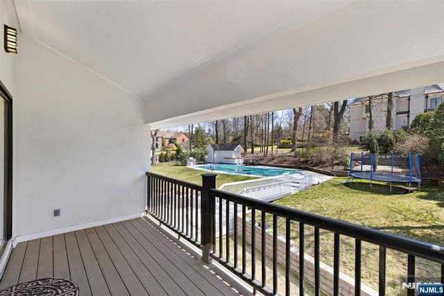 1 Hemlock Drive, Cresskill, NJ 07626