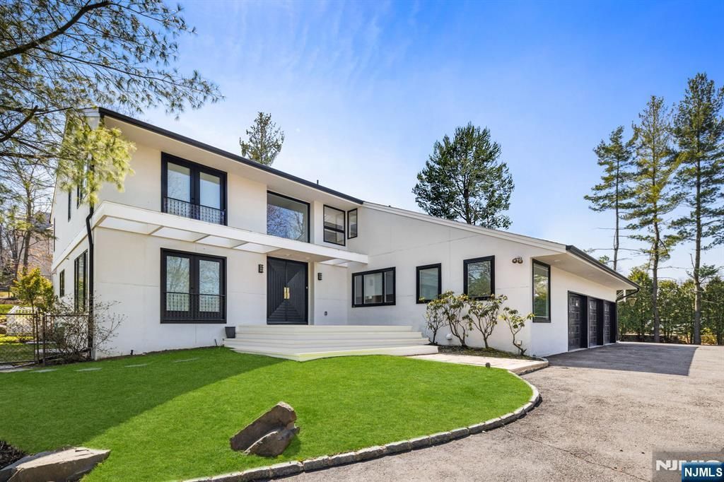 1 Hemlock Drive, Cresskill, NJ 07626