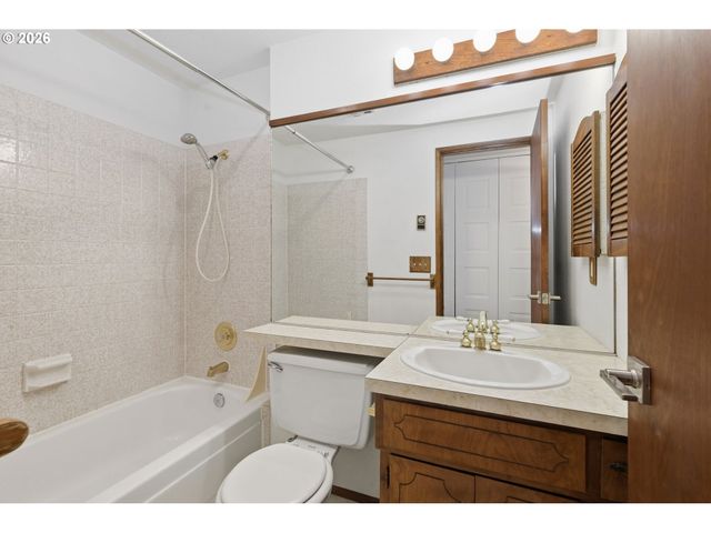 2879 TIMBERLINE Dr, Eugene, OR 97405