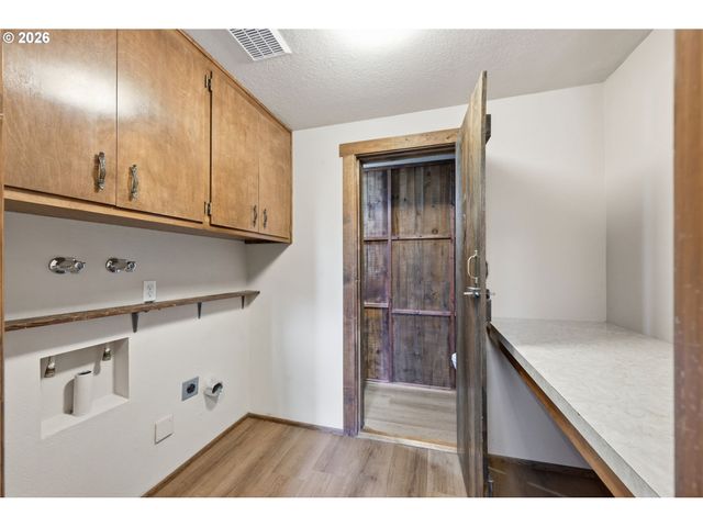 2879 TIMBERLINE Dr, Eugene, OR 97405