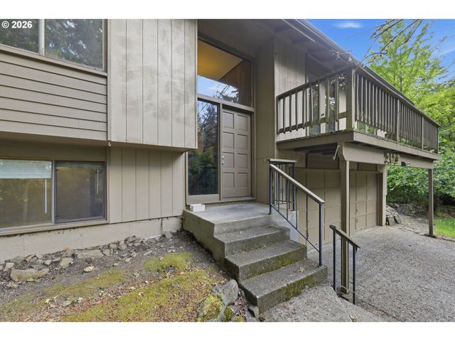 2879 TIMBERLINE Dr, Eugene, OR 97405