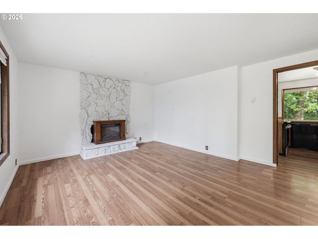 2879 TIMBERLINE Dr, Eugene, OR 97405