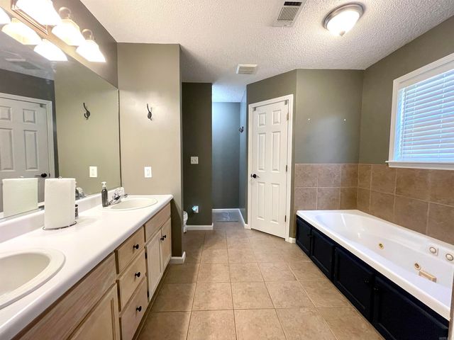 2520 Britton Drive, Jonesboro, AR 72405