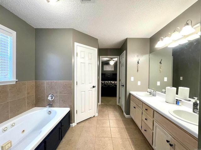 2520 Britton Drive, Jonesboro, AR 72405