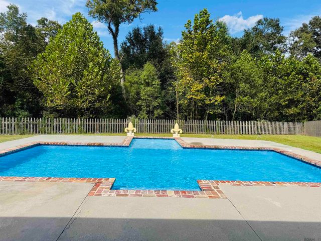 17483 Waterloo Dr, Baton Rouge, LA 70817