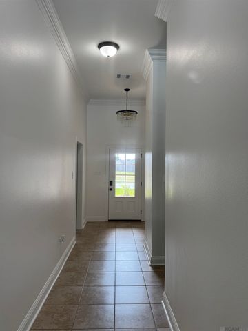 17483 Waterloo Dr, Baton Rouge, LA 70817