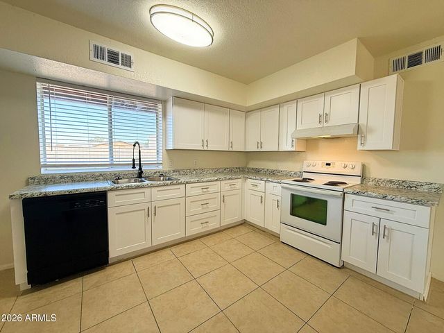 3630 E BEVERLY Lane, Phoenix, AZ 85032