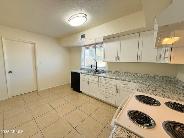 3630 E BEVERLY Lane, Phoenix, AZ 85032