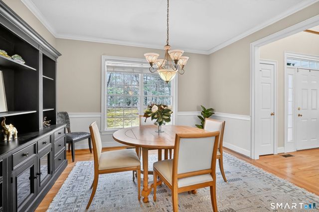 10 Old Meadow Way, Simsbury, CT 06089