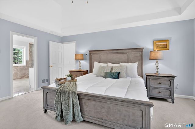 10 Old Meadow Way, Simsbury, CT 06089