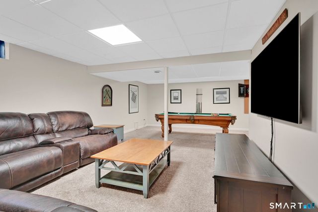 10 Old Meadow Way, Simsbury, CT 06089