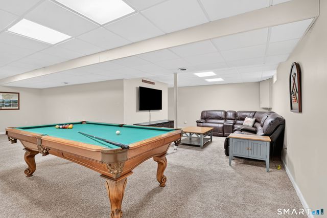 10 Old Meadow Way, Simsbury, CT 06089