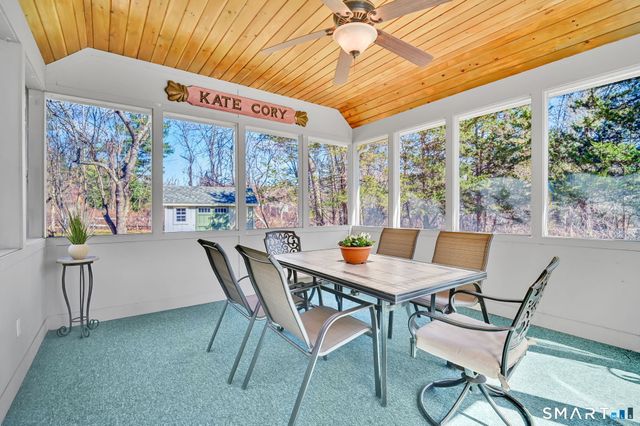 10 Old Meadow Way, Simsbury, CT 06089