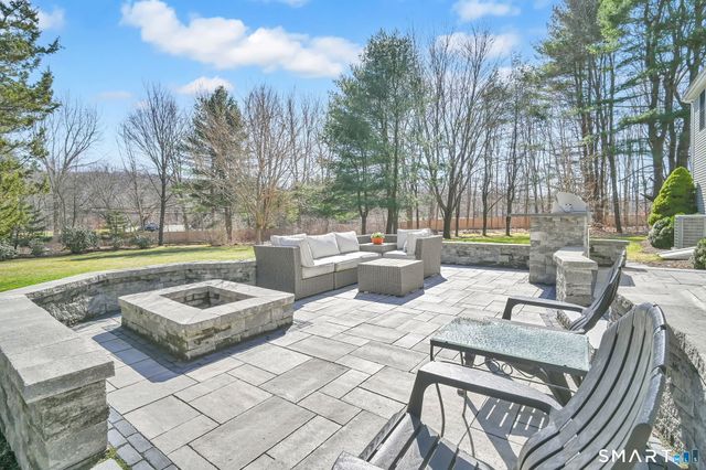 10 Old Meadow Way, Simsbury, CT 06089