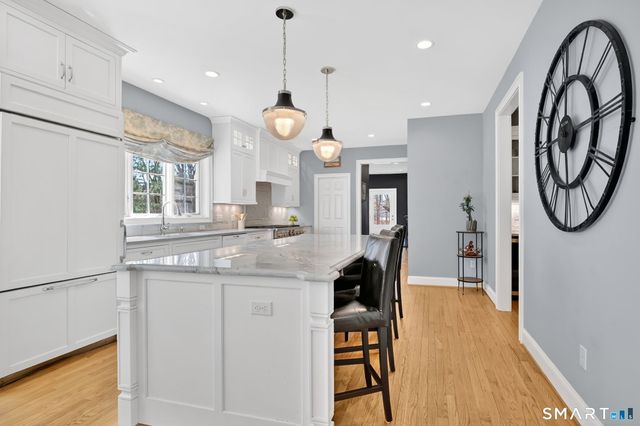 10 Old Meadow Way, Simsbury, CT 06089