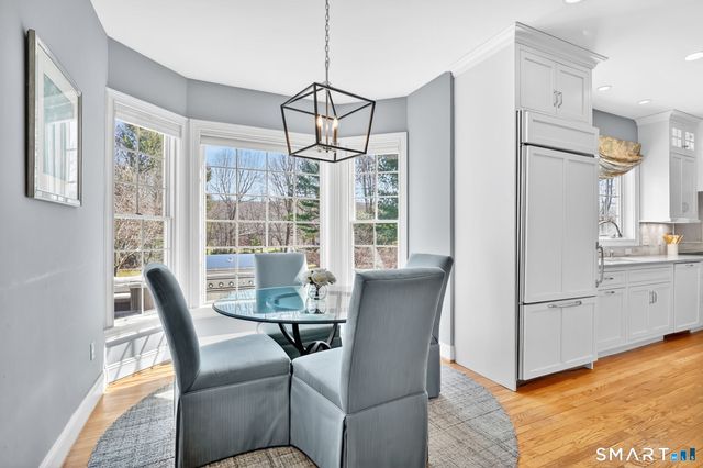 10 Old Meadow Way, Simsbury, CT 06089