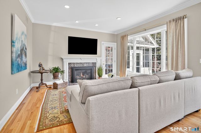 10 Old Meadow Way, Simsbury, CT 06089