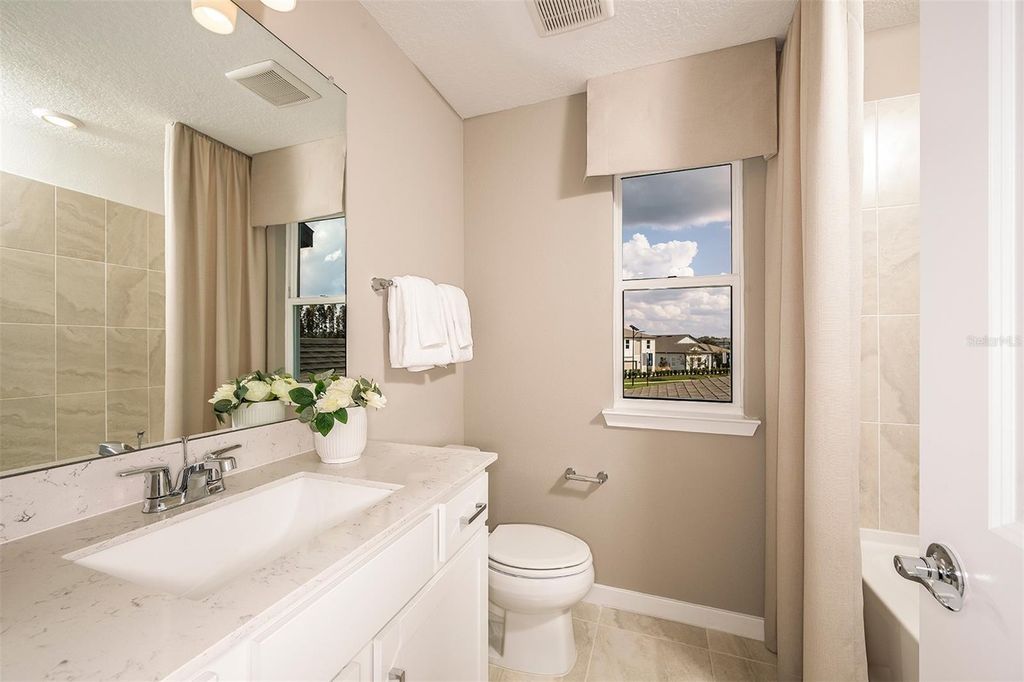 Image 16 of property listing at 9837 TRELLIS VINE WAY, Parrish, FL 34219