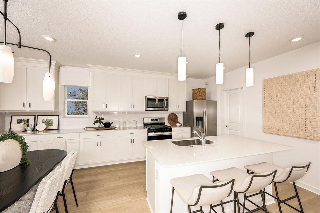 Image 5 of property listing at 9837 TRELLIS VINE WAY, Parrish, FL 34219