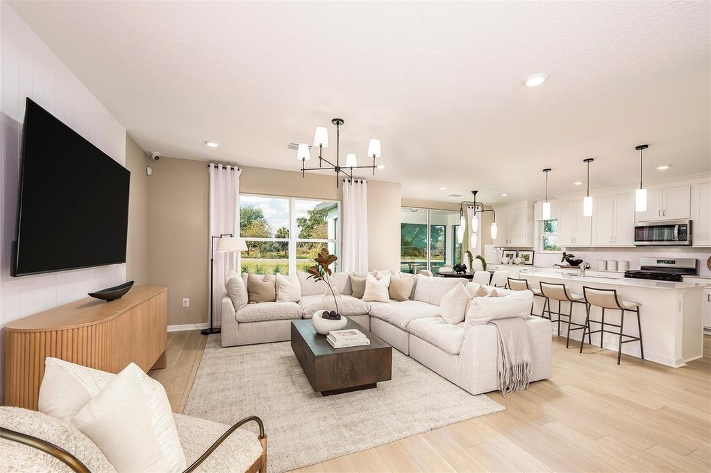 Image 7 of property listing at 9837 TRELLIS VINE WAY, Parrish, FL 34219