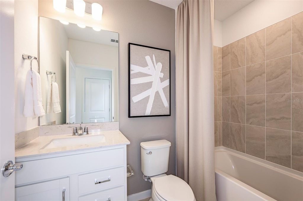 Image 10 of property listing at 9837 TRELLIS VINE WAY, Parrish, FL 34219