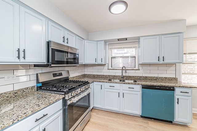 7530 N Oakley Avenue 2, Chicago, IL 60645