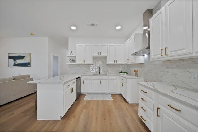 1130 E Hattie Street, Fort Worth, TX 76104