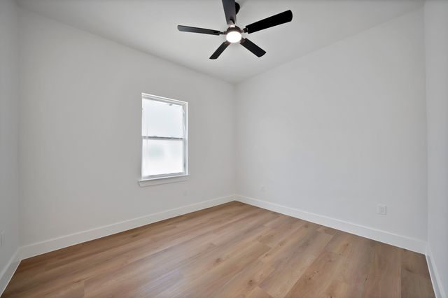 1130 E Hattie Street, Fort Worth, TX 76104
