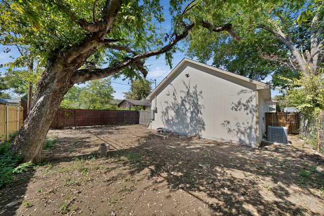 1130 E Hattie Street, Fort Worth, TX 76104