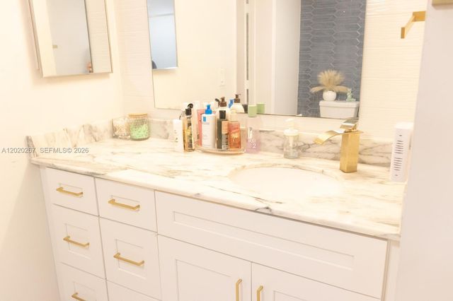 2200 S Cypress Bend Dr 204, Pompano Beach, FL 33069