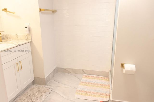 2200 S Cypress Bend Dr 204, Pompano Beach, FL 33069