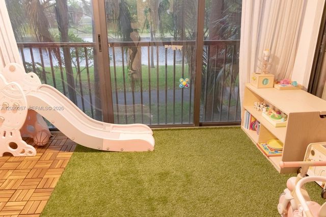 2200 S Cypress Bend Dr 204, Pompano Beach, FL 33069