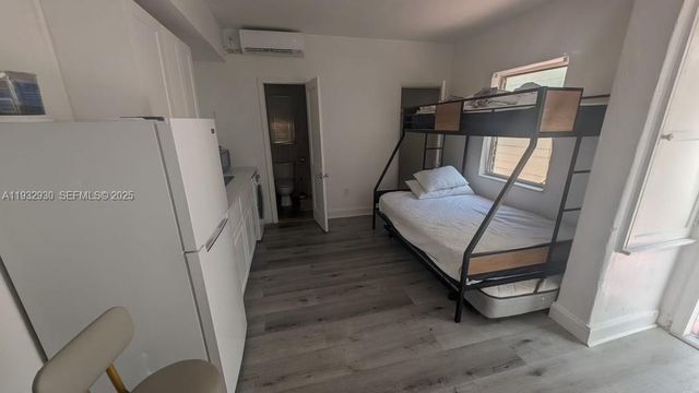 2822 Pine Tree Dr 1B, Miami Beach, FL 33140